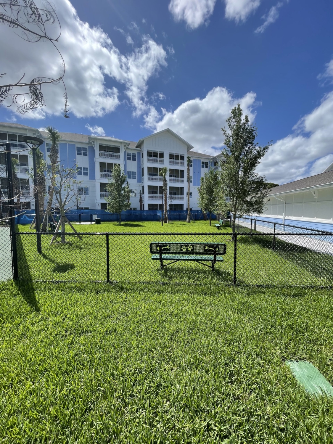 apartment complex fencing in florida